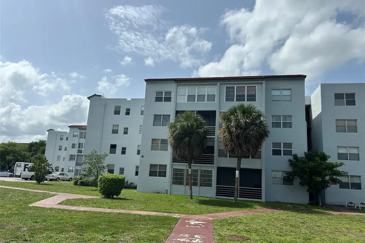 2860 Somerset Drive # 311k, Lauderdale Lakes FL 33311