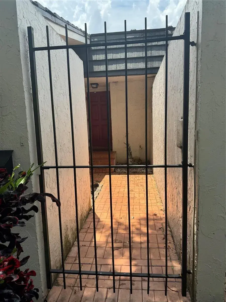 455 NW 68th Avenue # 702, Plantation FL 33317