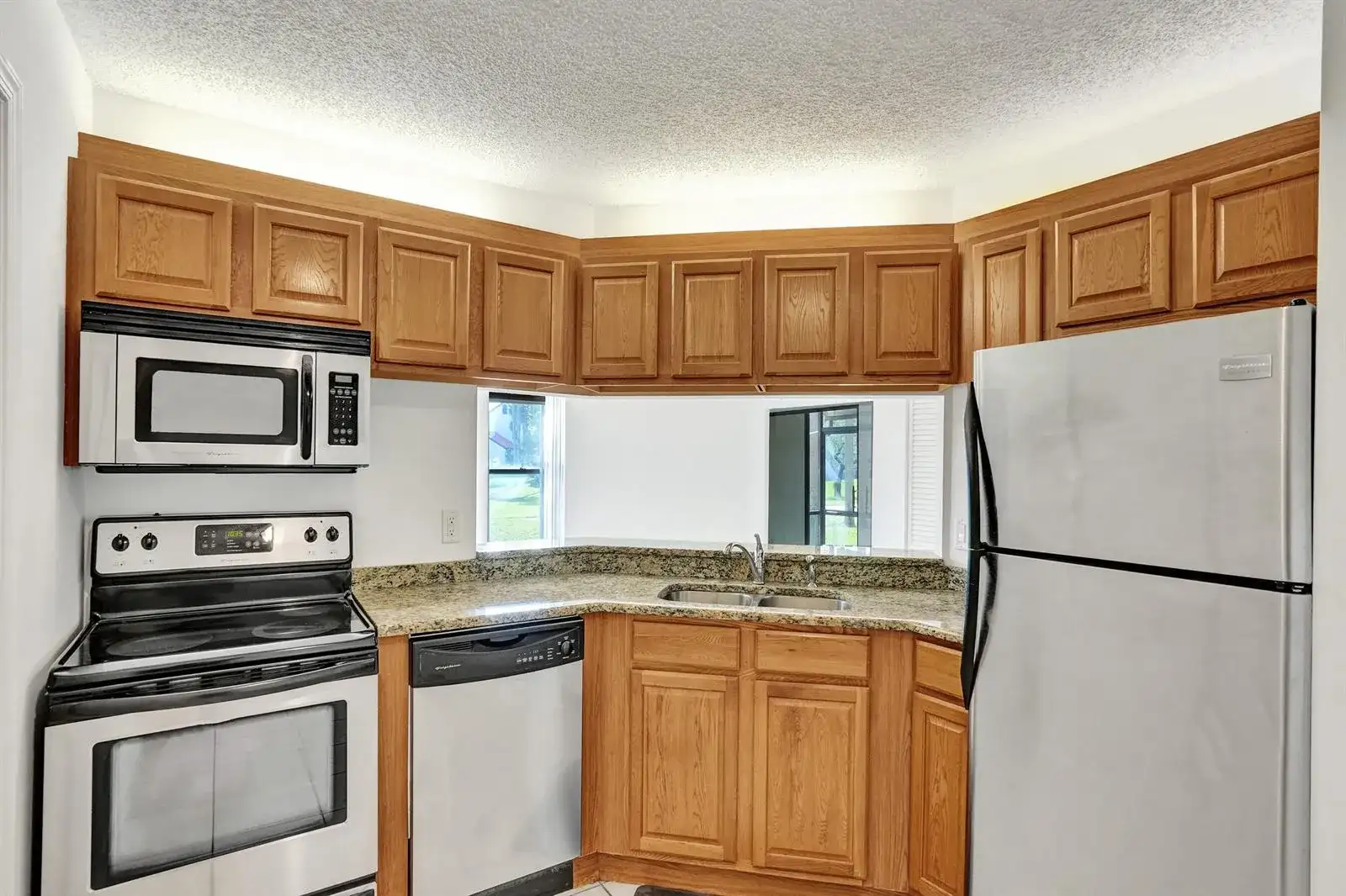 12 VĂa De Casas Sur Unit 101, Boynton Beach FL 33426 photo 4