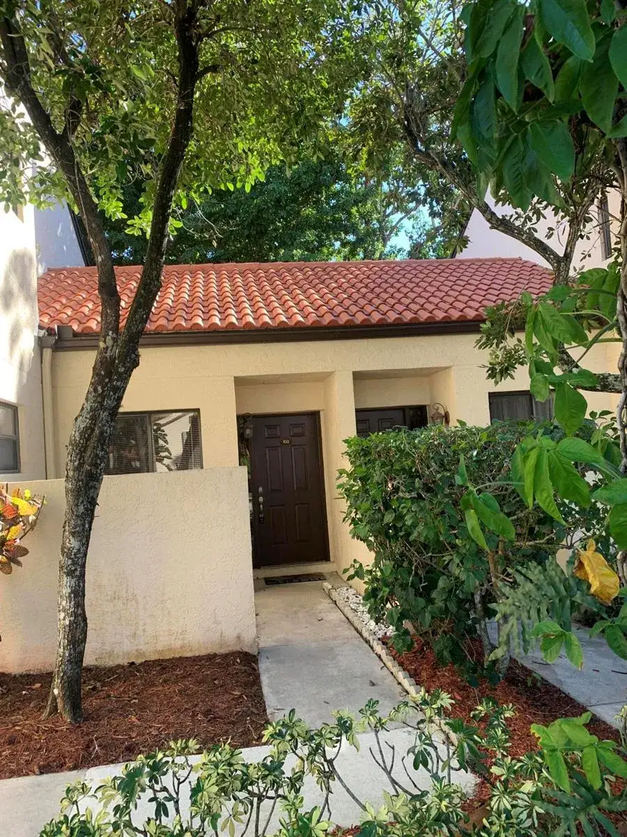 12 Via De Casas Sur # 102, Boynton Beach FL 33426