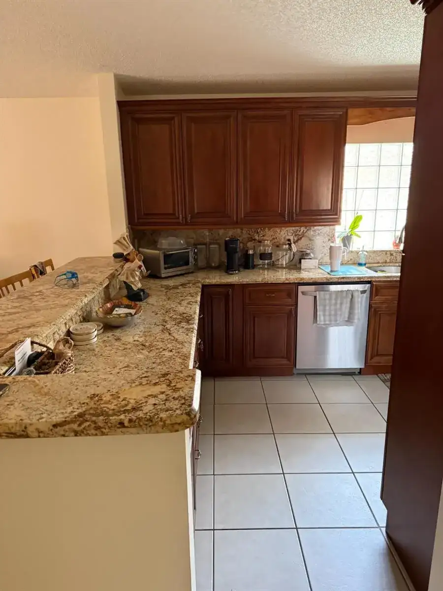 20525 SW 2nd Street, Pembroke Pines FL 33029 photo 4