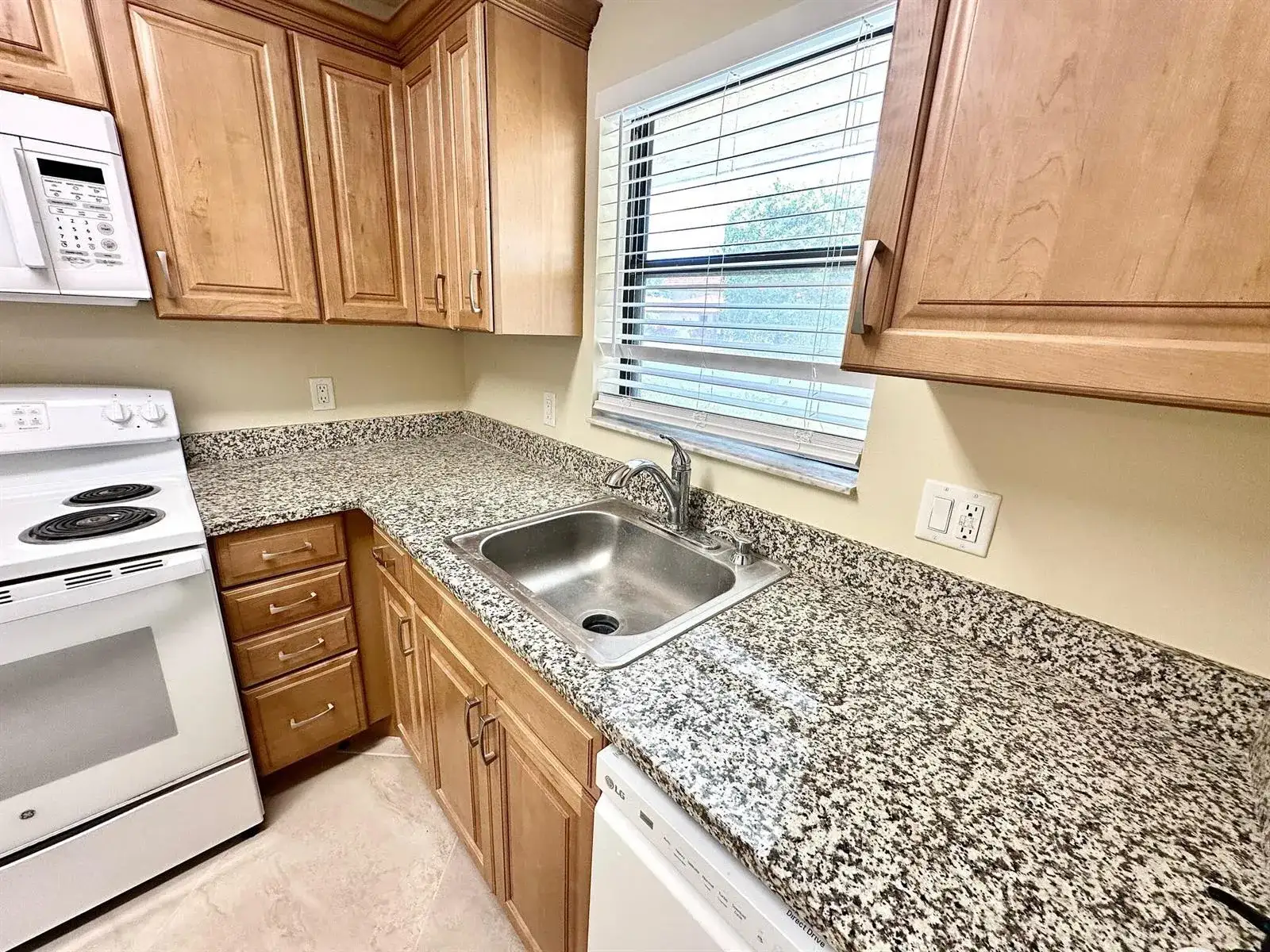 21904 Lake Forest Circle # 101, Boca Raton FL 33433 photo 2