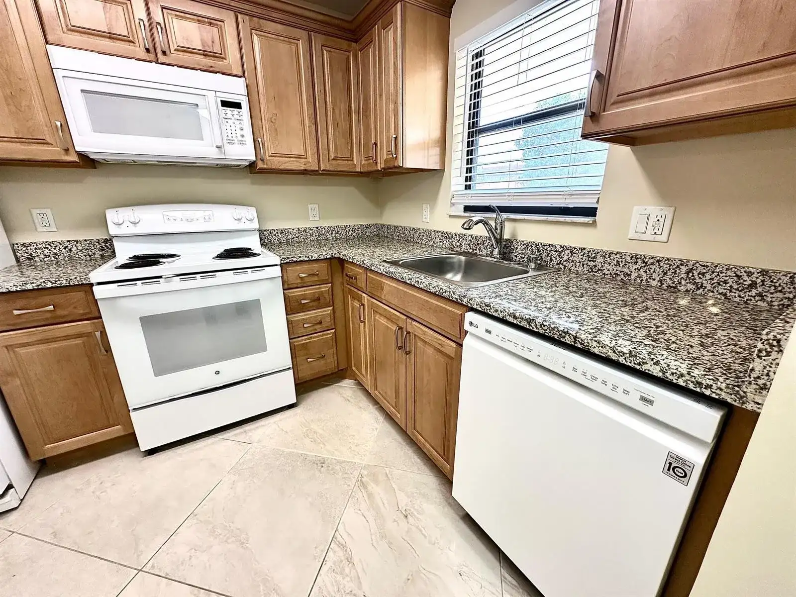 21904 Lake Forest Circle # 101, Boca Raton FL 33433 photo 4
