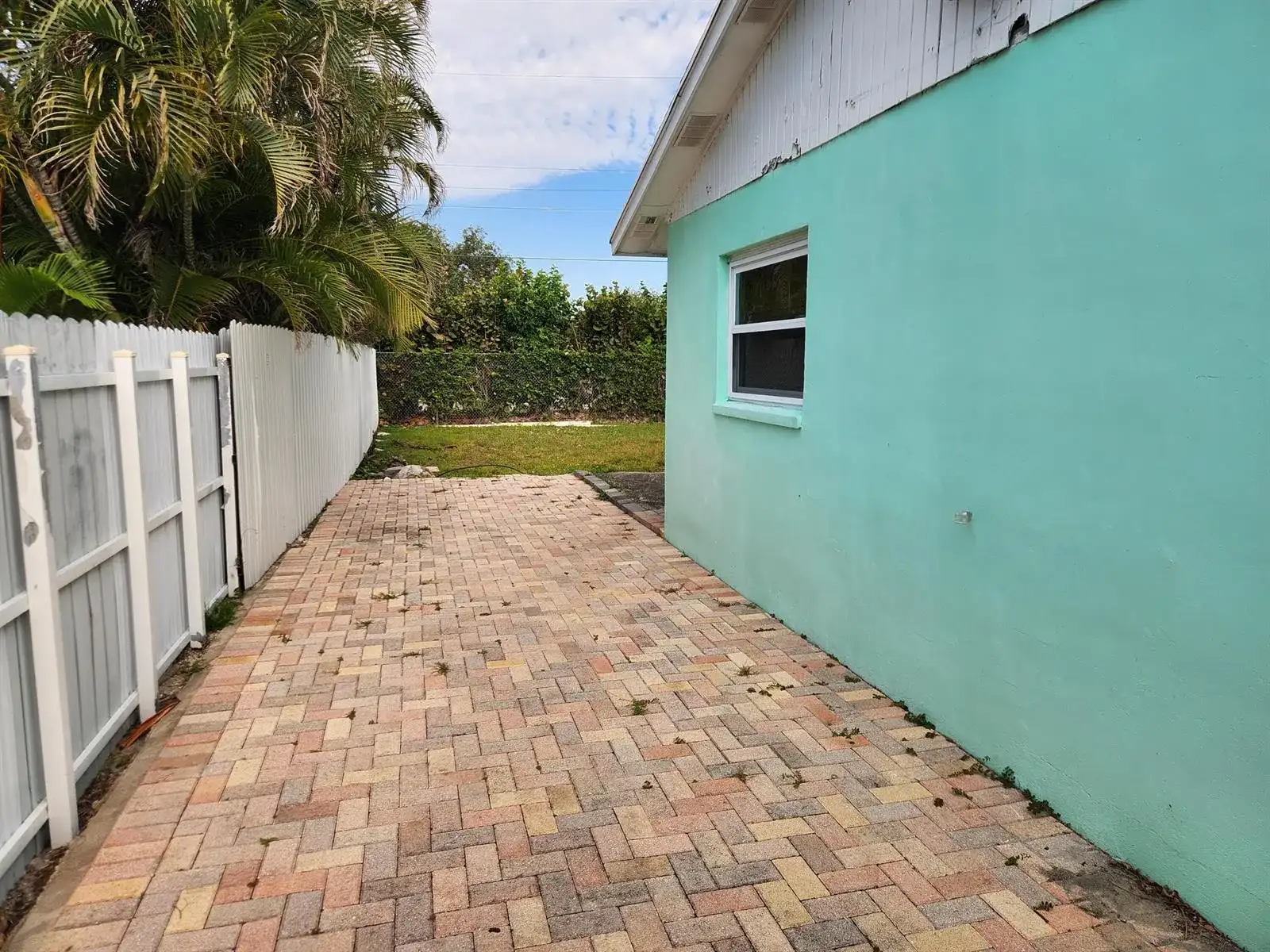 605 S 12th Street, Lantana FL 33462