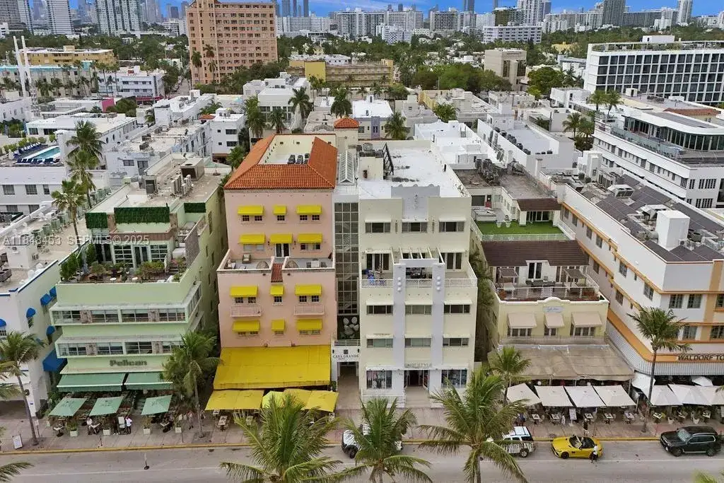 1 bath Residential for sale at 834 Ocean Drive # 406, Miami Beach FL 33139