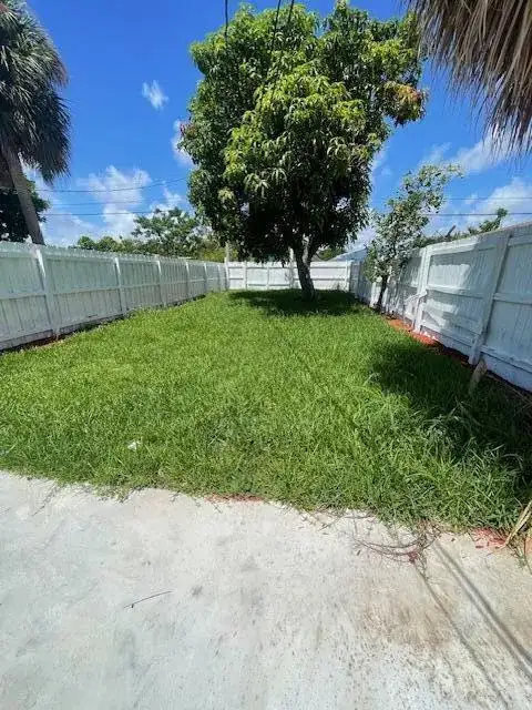 413 N E Street, FL 33460 photo 2