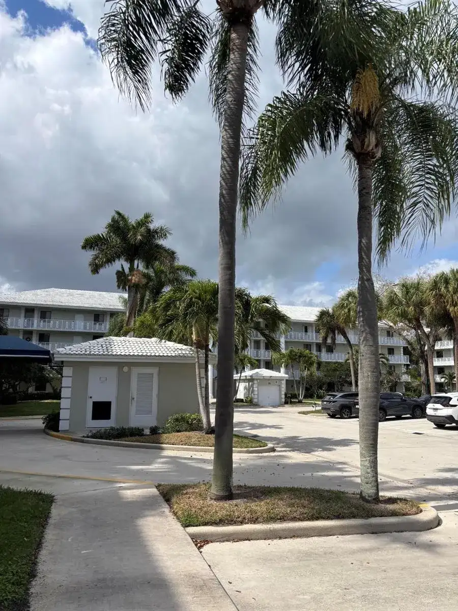 2561 Village Boulevard # 101, West Palm Beach FL 33409 photo 4