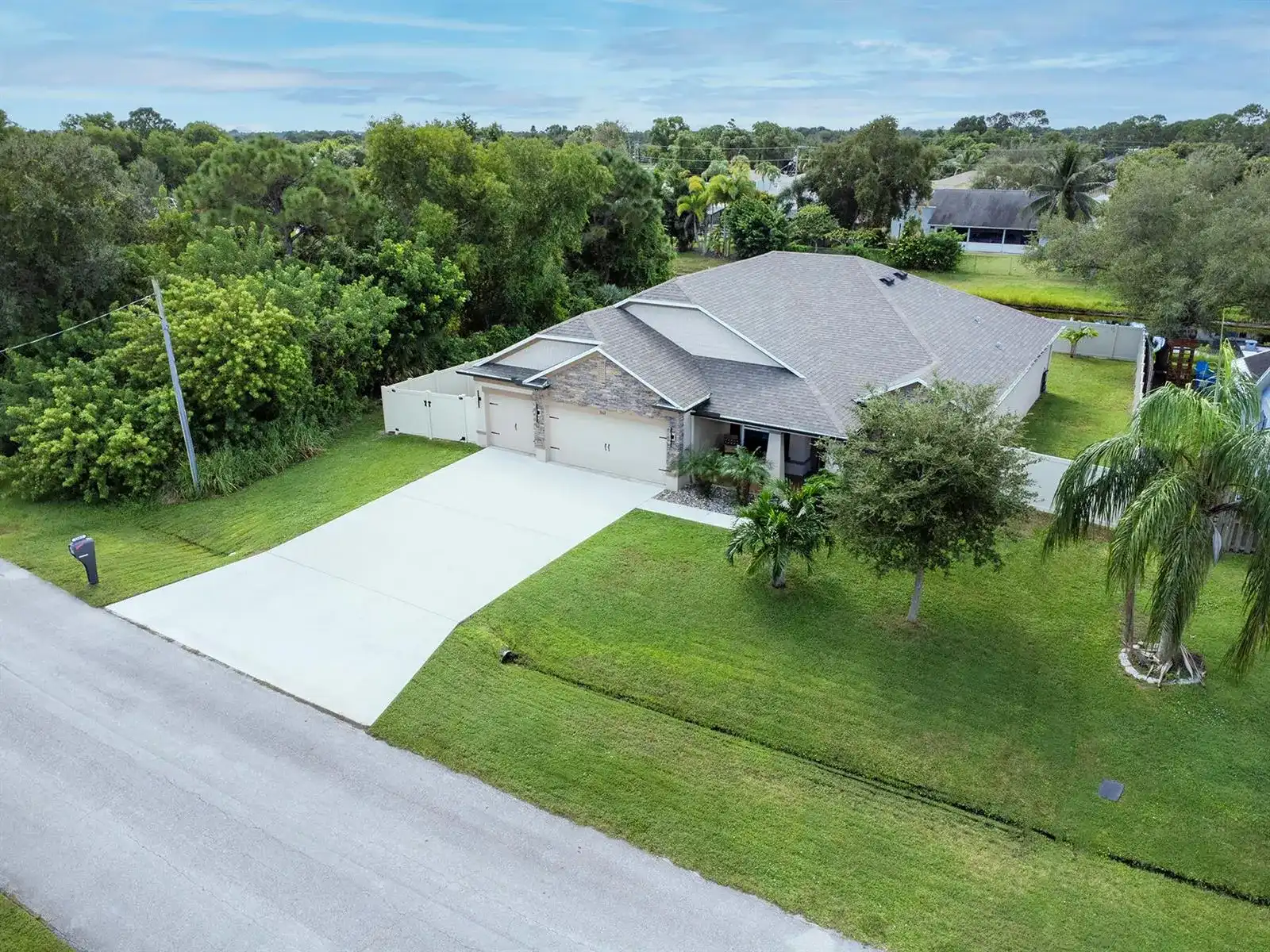 1662 SE North Blackwell Drive, Port St. Lucie FL 34952