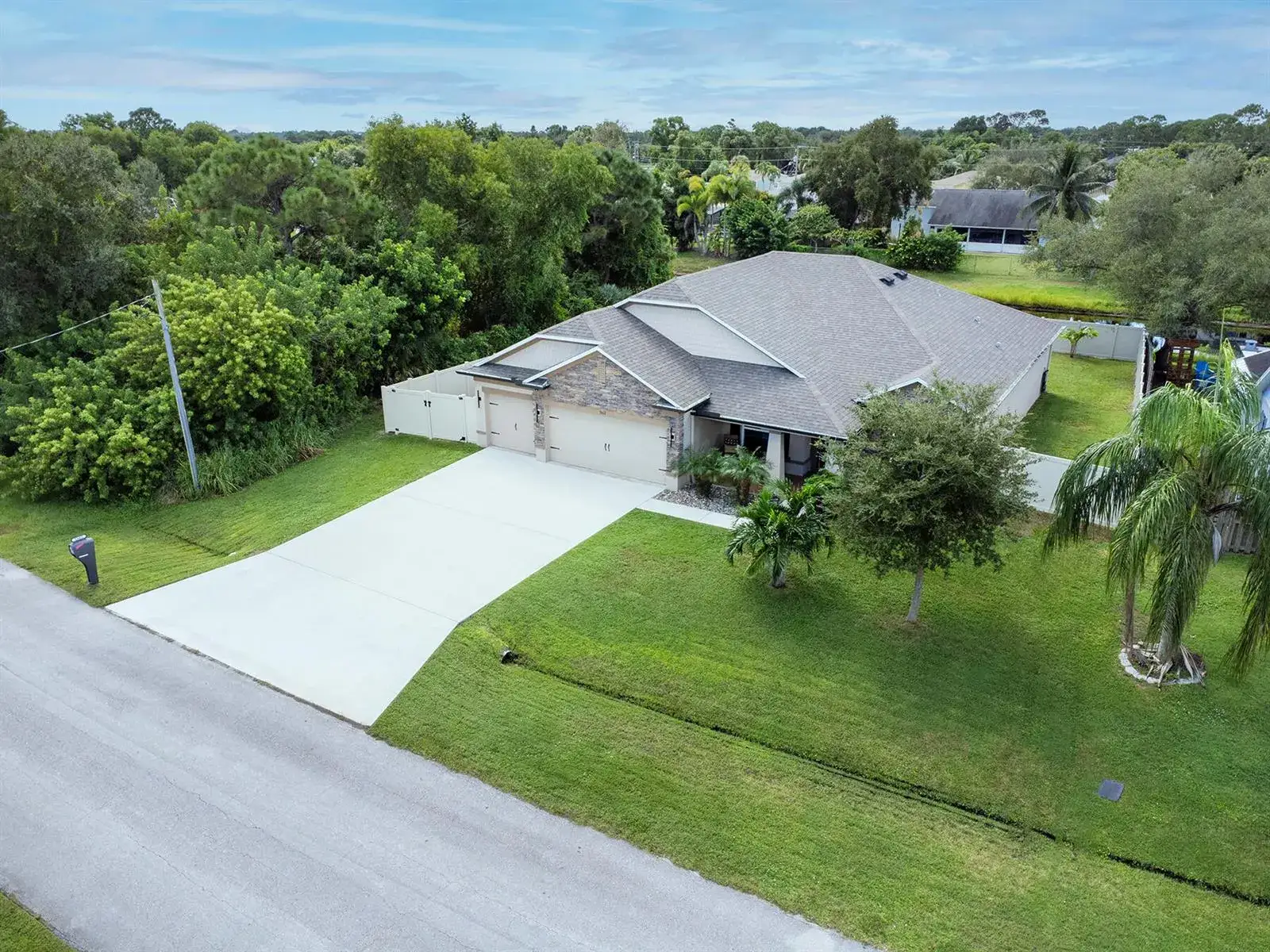 1662 SE North Blackwell Drive, Port St. Lucie FL 34952