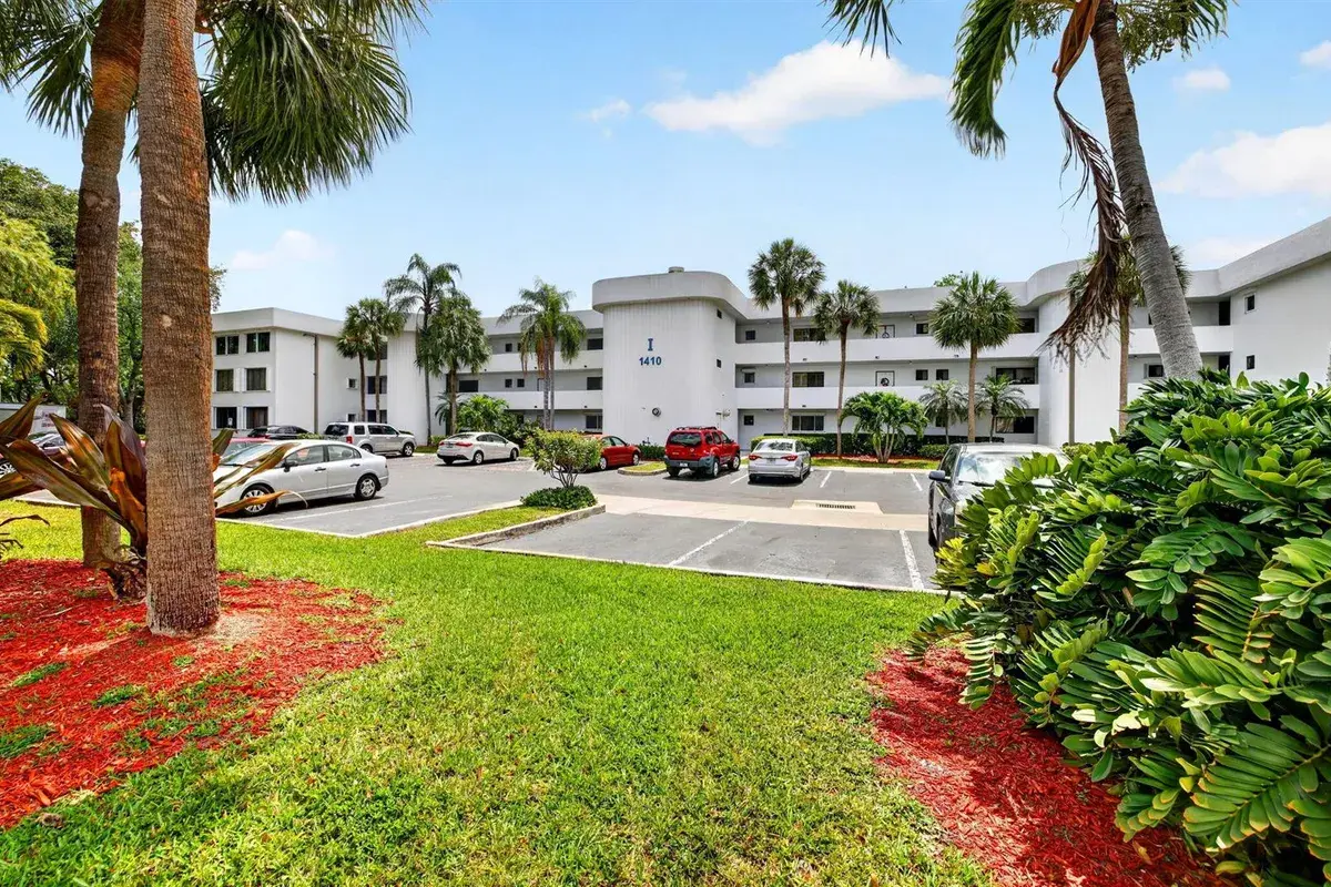 1410 Sheridan Street # 19i, Hollywood FL 33020