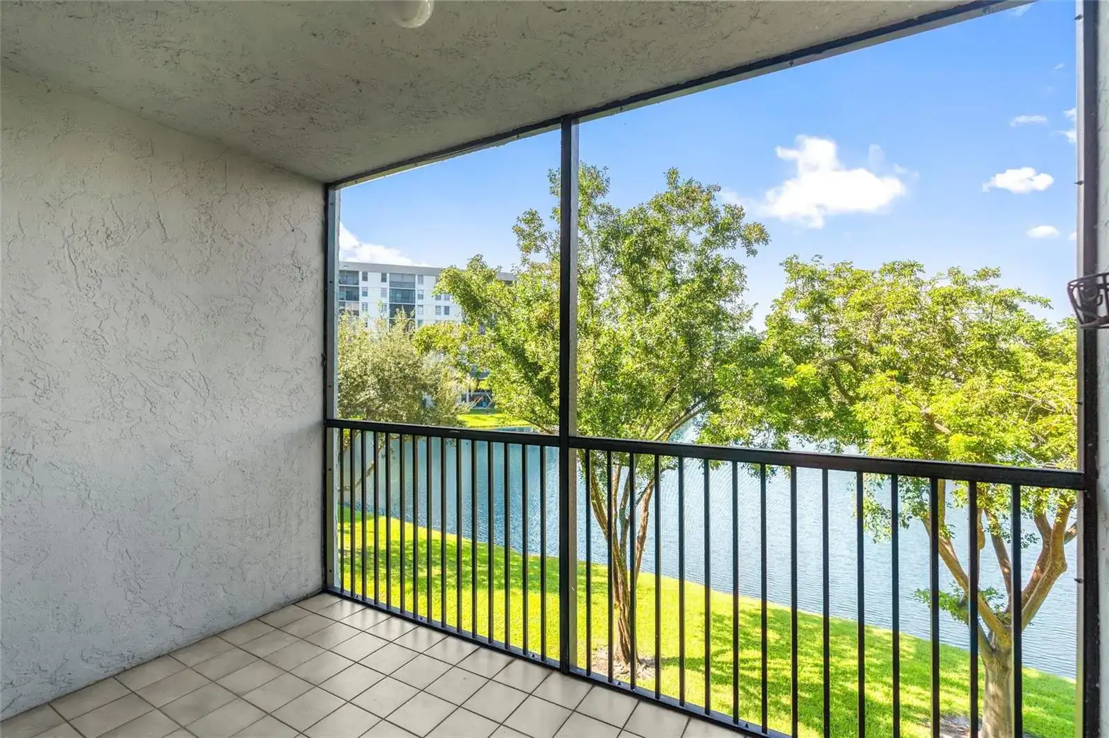 2226 N Cypress Bend Drive # 308, Pompano Beach FL 33069 photo 2