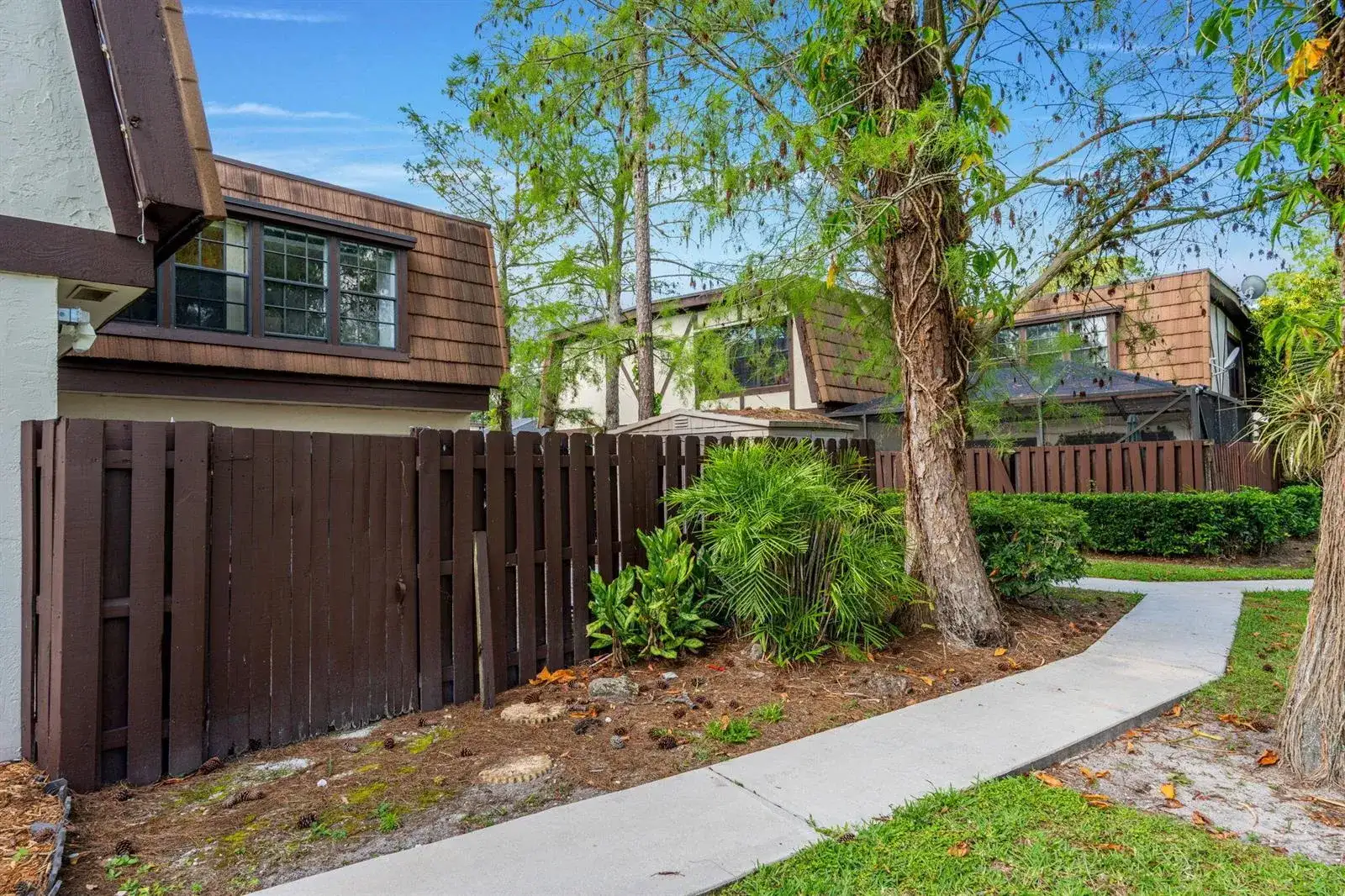 111 Weybridge Circle, Royal Palm Beach FL 33411 photo 5