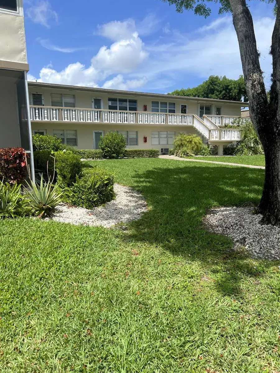 52 Dorchester, West Palm Beach FL 33417
