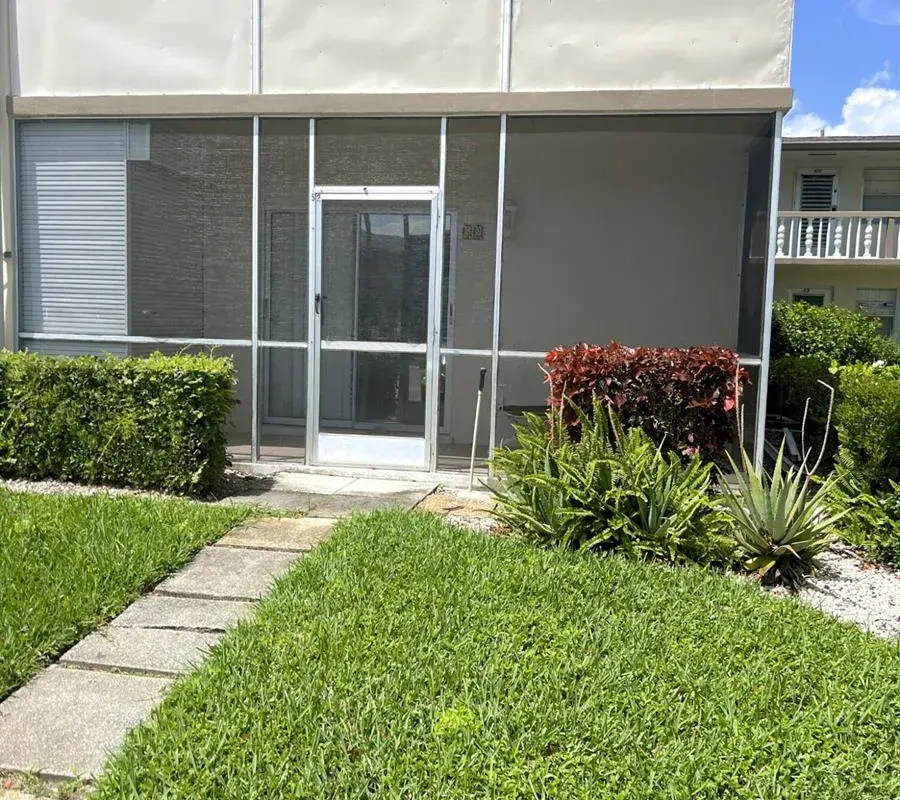 52 Dorchester, West Palm Beach FL 33417