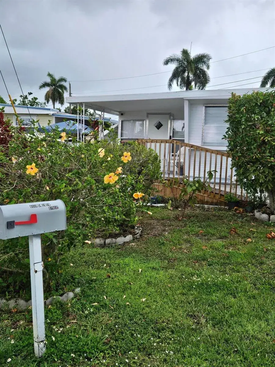 8550 SW 20th Street, Davie FL 33324