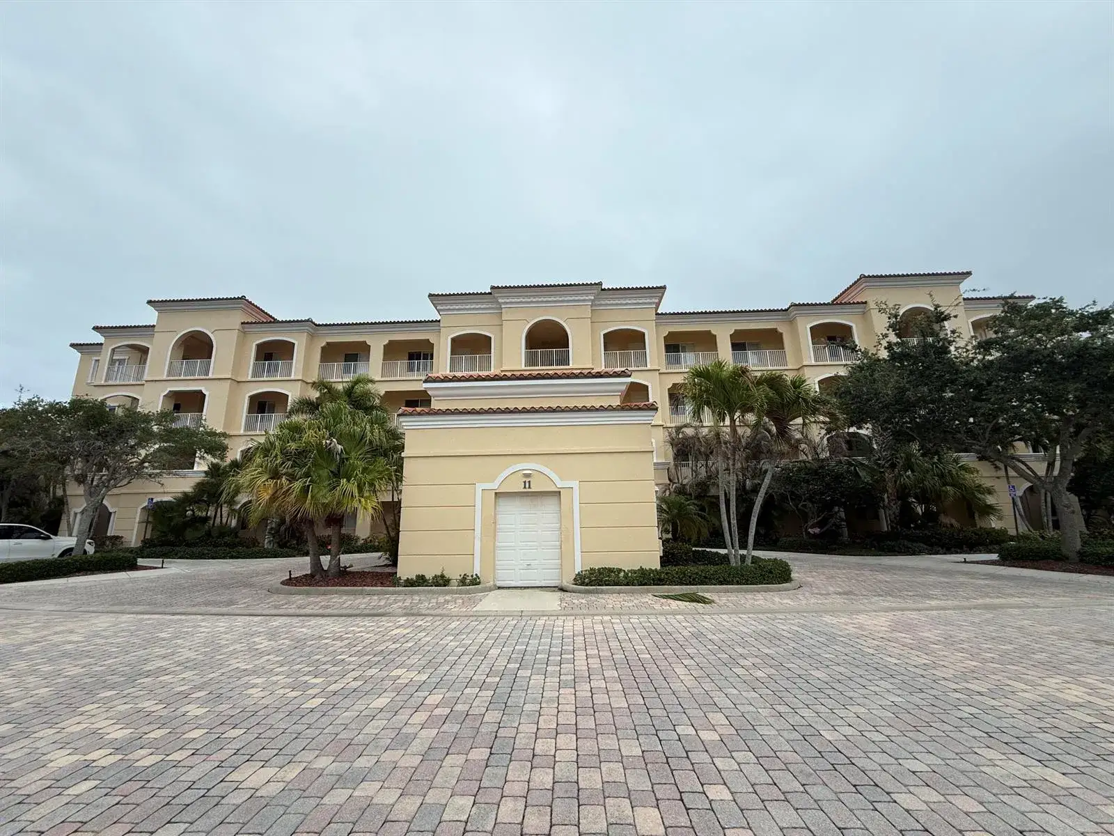 11 W Harbour Isle Dr W # 105, Fort Pierce FL 34949