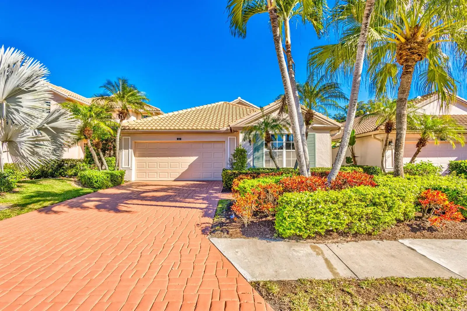 919 Augusta Pointe Drive, Palm Beach Gardens FL 33418 photo 2