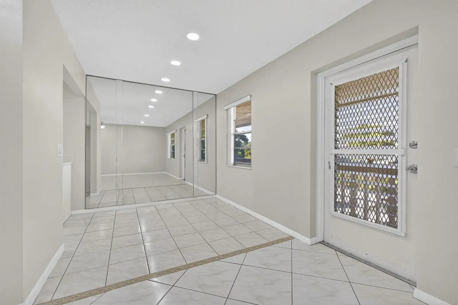 149 Hastings I, West Palm Beach FL 33417 photo 4