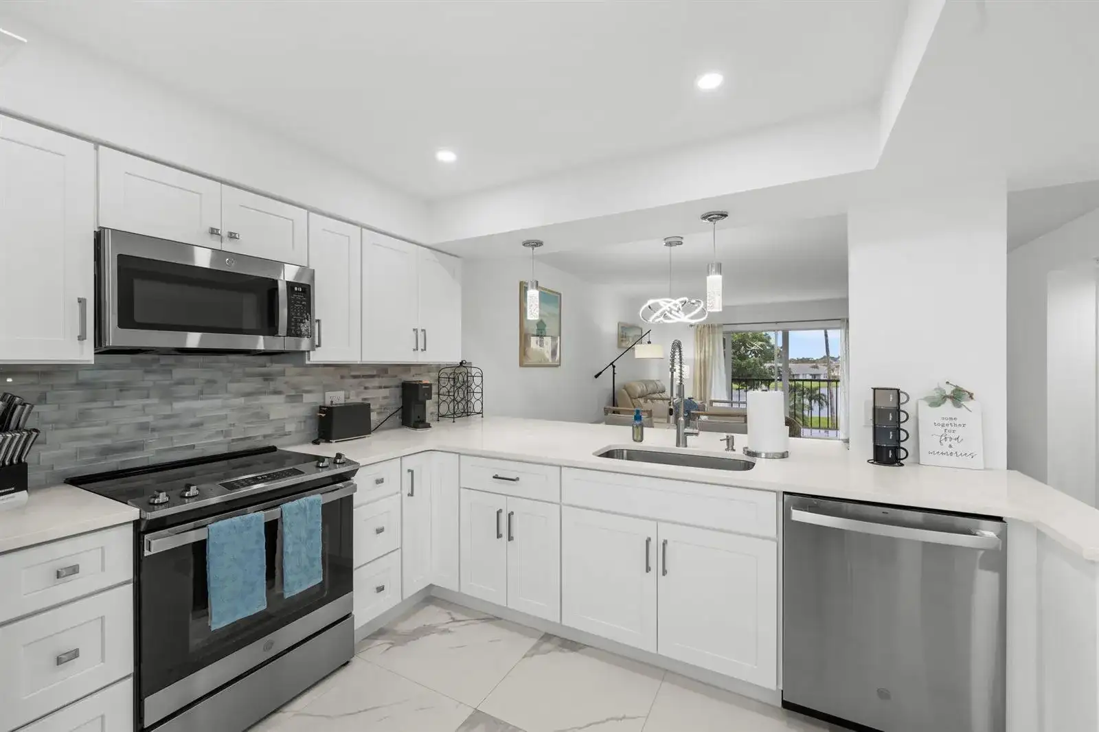 6936 Huntington Lane # 302, Delray Beach FL 33446 photo 2