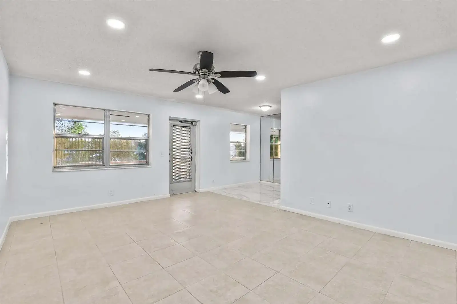 63 Hastings D, West Palm Beach FL 33417 photo 2