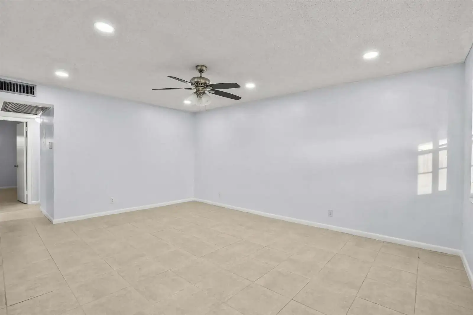 63 Hastings D, West Palm Beach FL 33417 photo 4