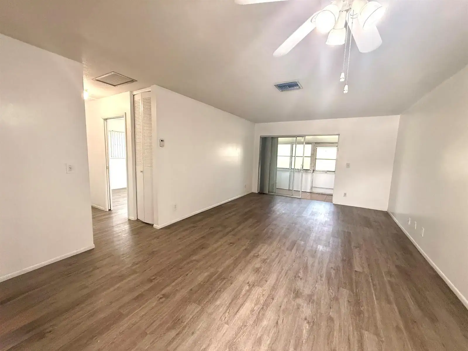 2854 E Crosley Dr Drive E # J, West Palm Beach FL 33415 photo 3