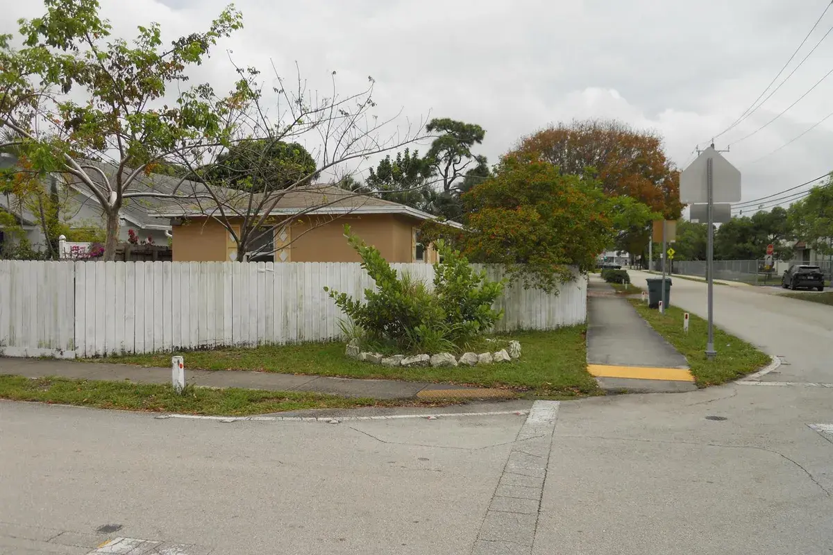3290 NE 10th Avenue, Oakland Park FL 33334