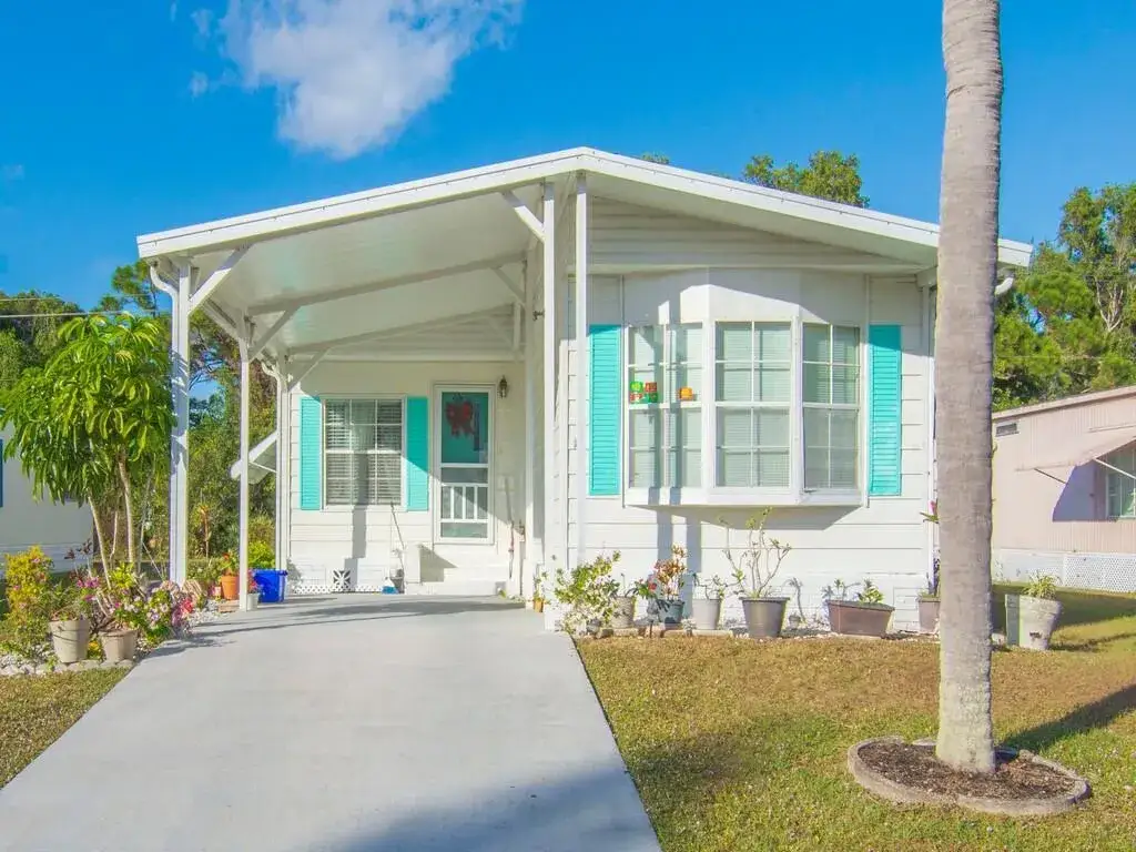 8 Novedades, Port St. Lucie FL 34952
