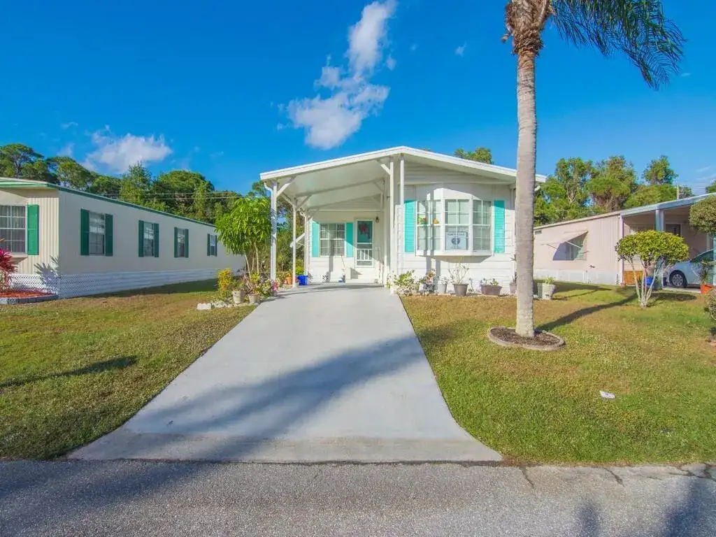 8 Novedades, Port St. Lucie FL 34952 photo 4