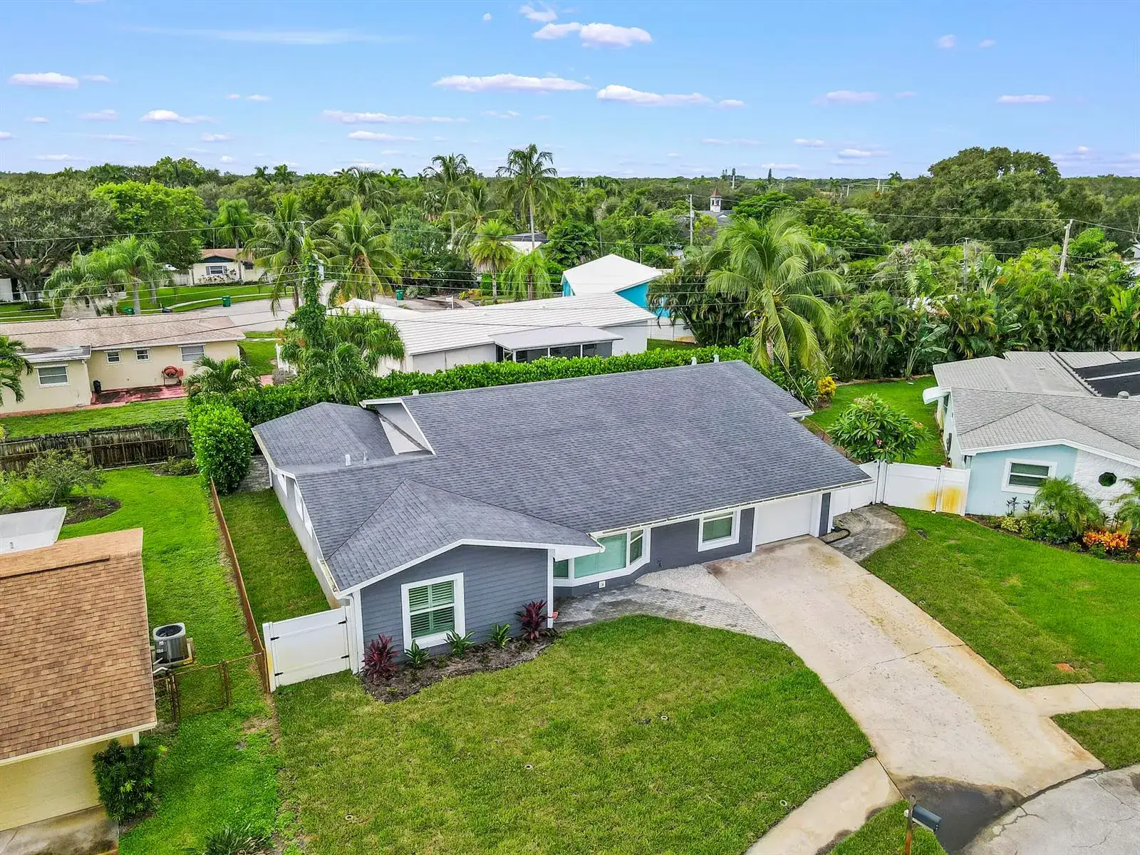 68 Azalea Circle, Jupiter FL 33469 photo 3