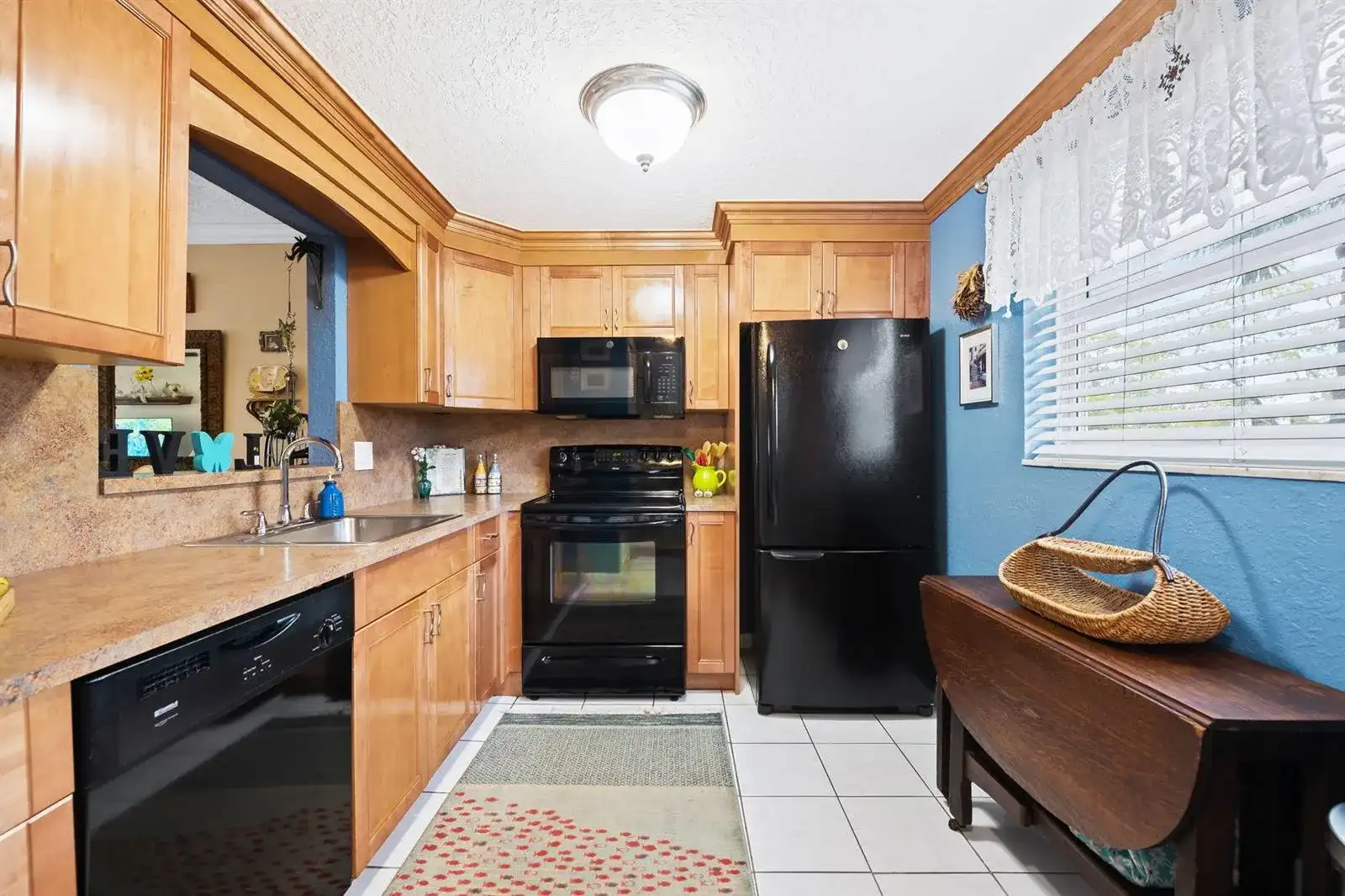 8004 Lagos De Campo Boulevard # 203, Tamarac FL 33321