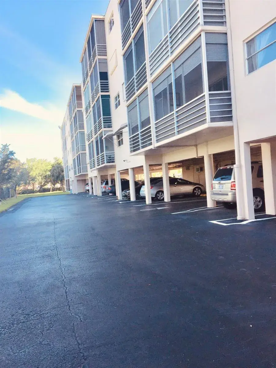 200 NE 14th Avenue Apt 222, Hallandale Beach FL 33009