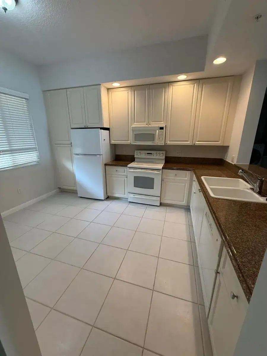 4 Harbour Isle Drive E Unit 204, Fort Pierce FL 34949 photo 3