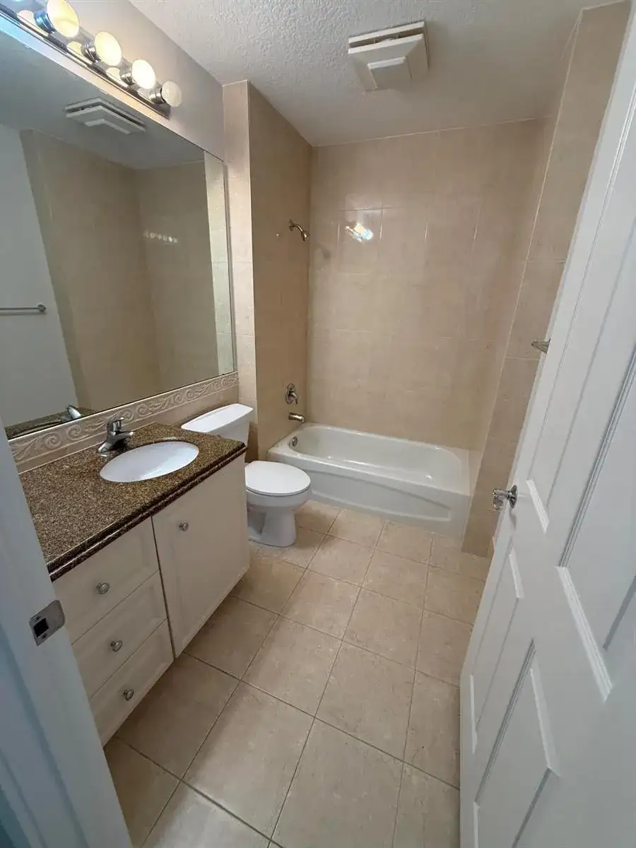 4 Harbour Isle Drive E Unit 204, Fort Pierce FL 34949 photo 5