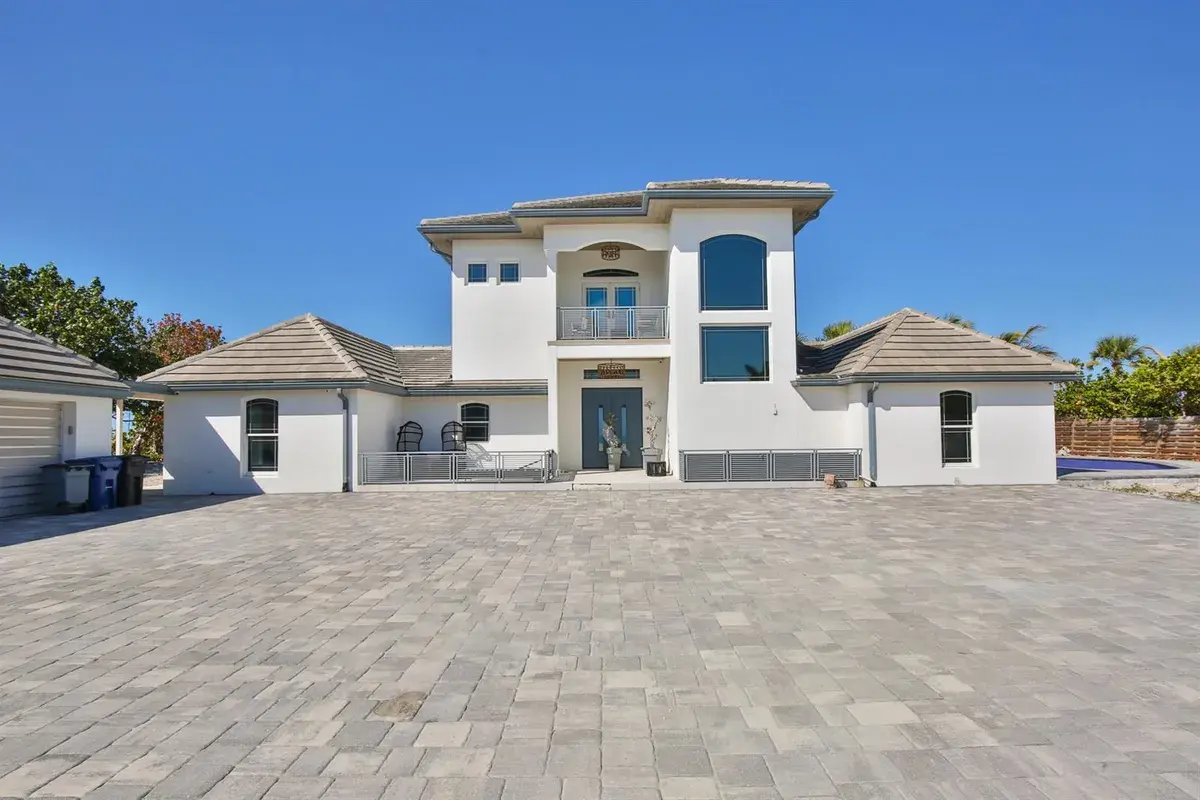 7816 Sanderling Road, Sarasota FL 34242