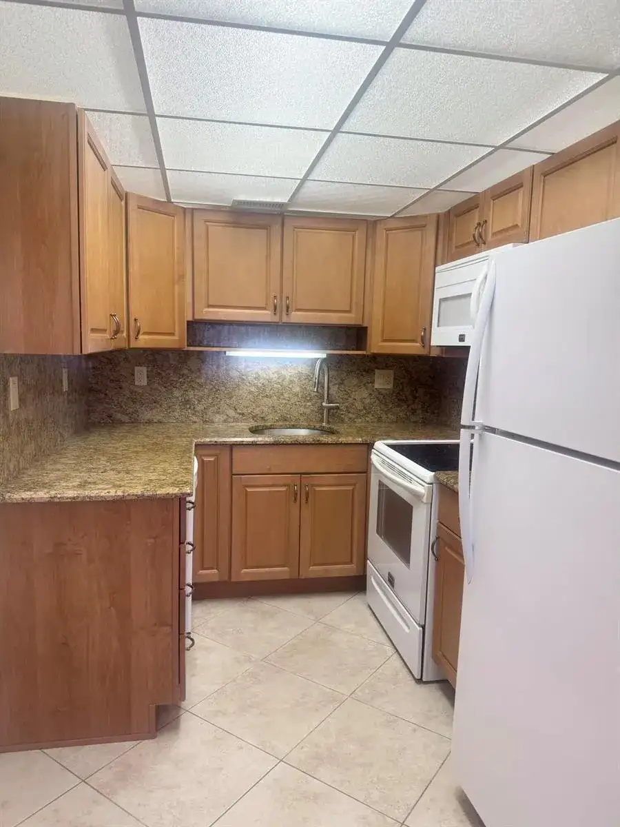 2381 Sunset Avenue # 117, FL 33461 photo 3