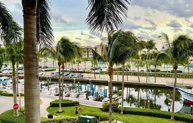 625 Casa Loma Boulevard # 304, Boynton Beach FL 33435