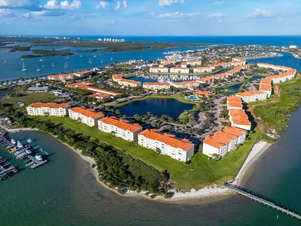 27 Harbour Isle Drive W # 305, Fort Pierce FL 34949