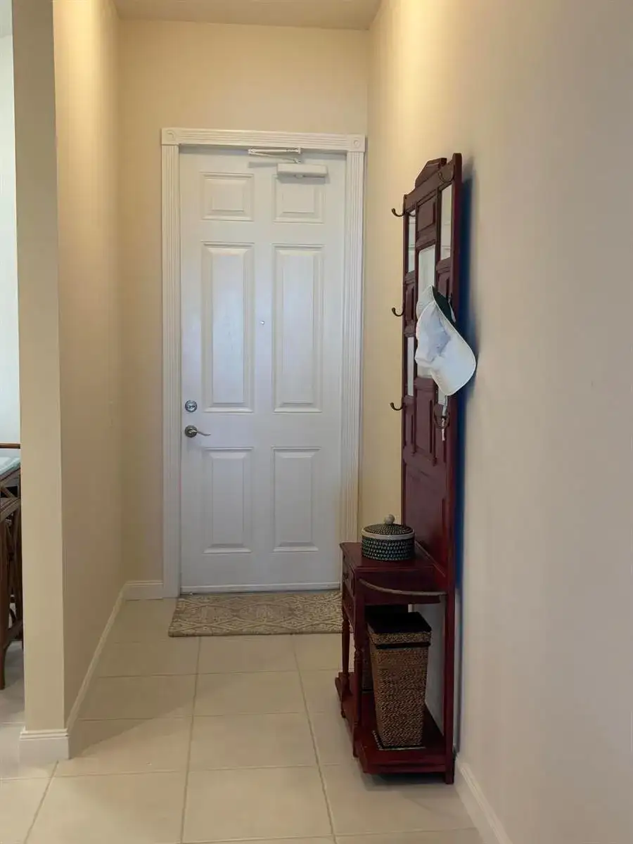 27 Harbour Isle Drive W # 305, Fort Pierce FL 34949 photo 2