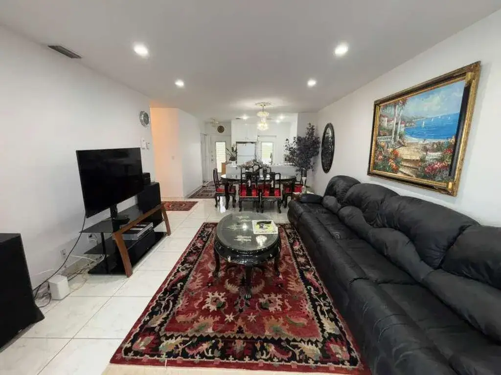 4706 NW 36th Street # 605, Lauderdale Lakes FL 33319