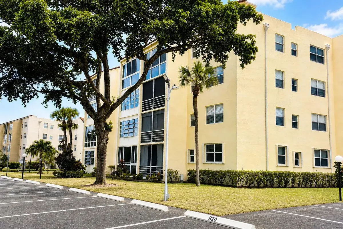 2831 Somerset Drive # 305, Lauderdale Lakes FL 33311
