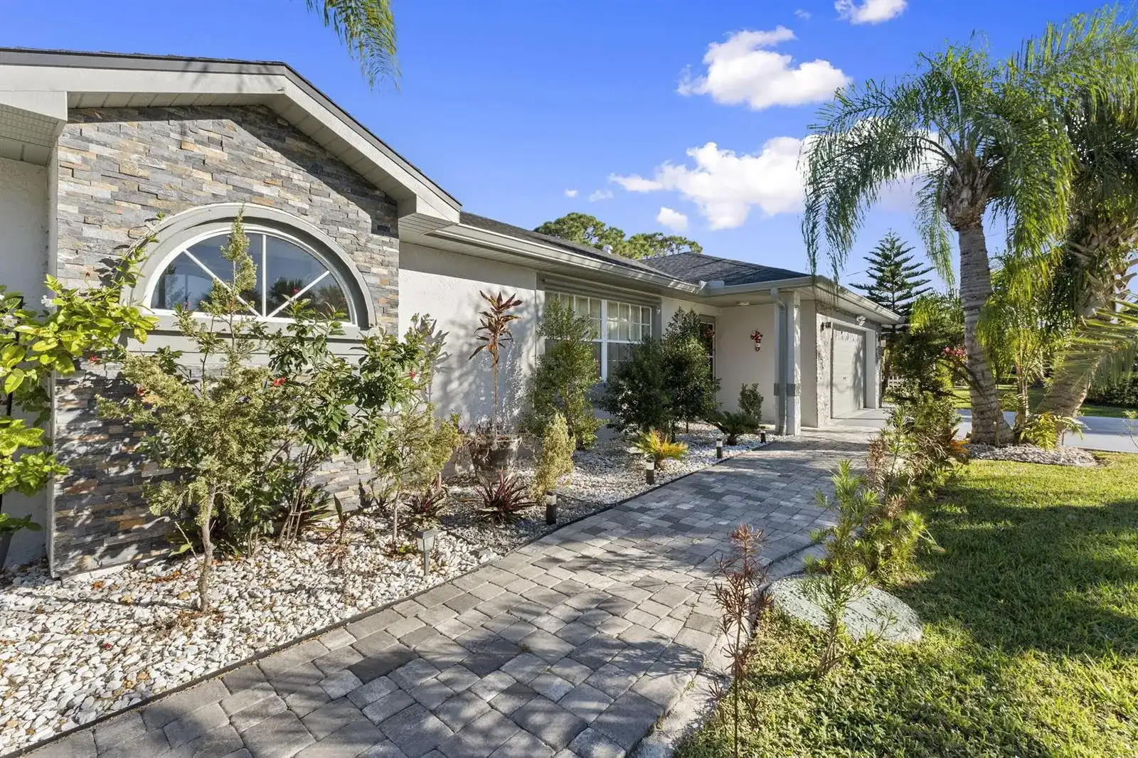 2471 SE Leithgow Street, Port St. Lucie FL 34952