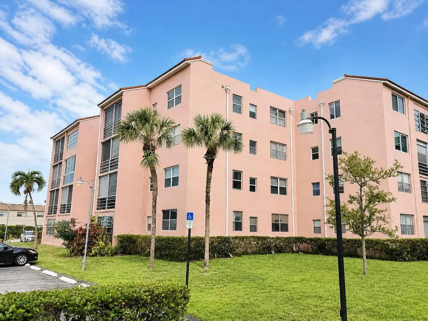 2841 Somerset Drive # 107, Lauderdale Lakes FL 33311