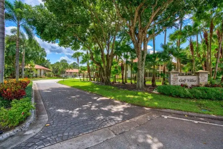605 Brackenwood Cove, Palm Beach Gardens FL 33418 photo 2