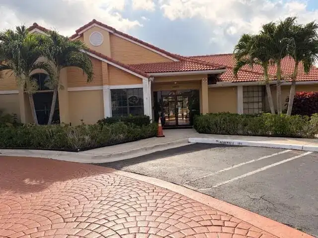 5661 Riverside Drive, Coral Springs FL 33067 photo 4