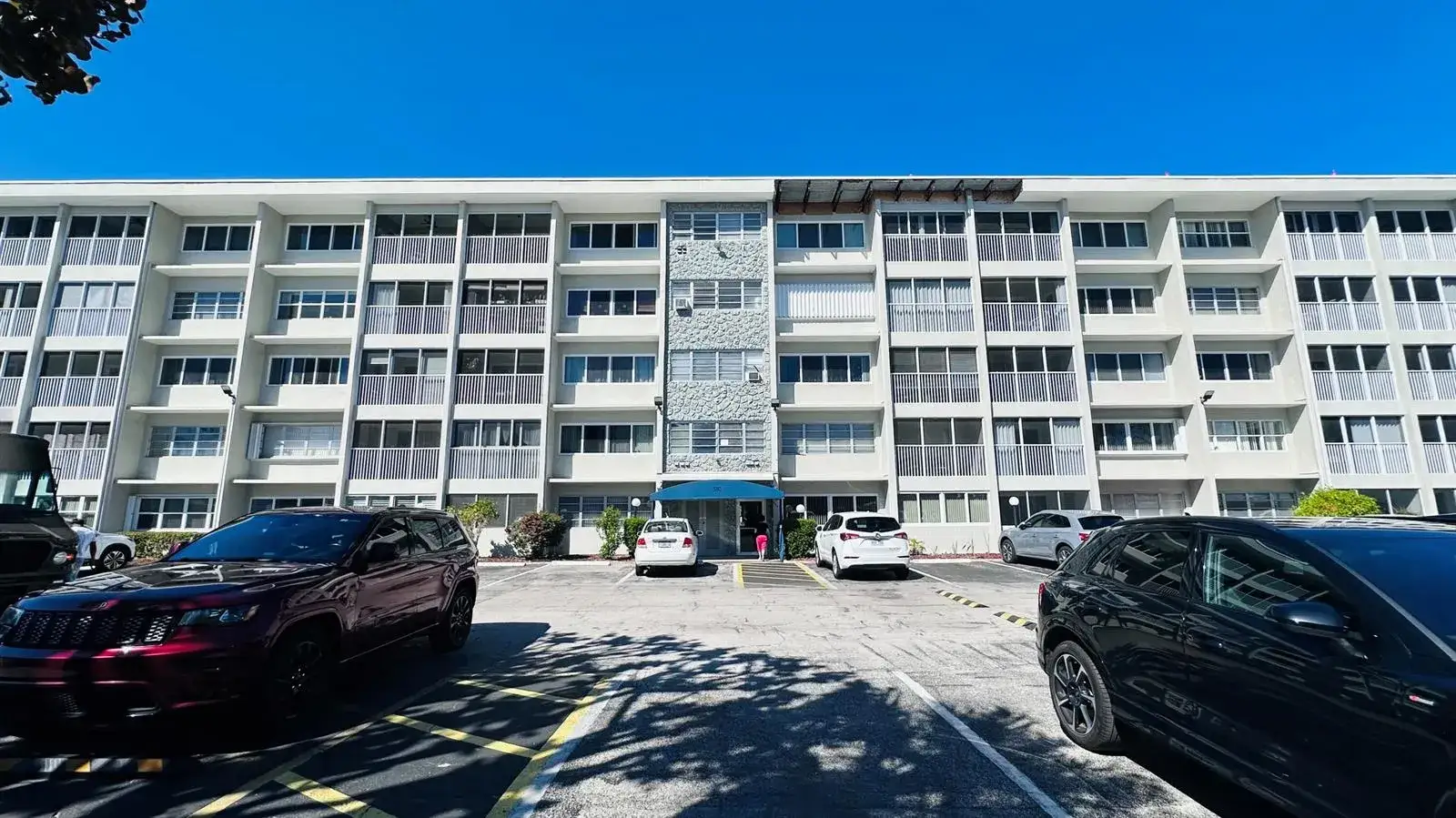 330 SE 2nd Street # 202g, Hallandale Beach FL 33009