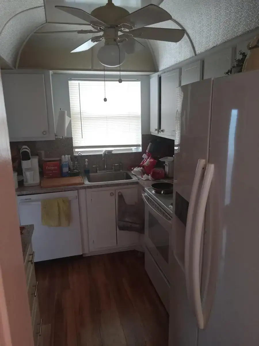 2901 E Sunrise Lakes Drive E # 202, Sunrise FL 33322 photo 3