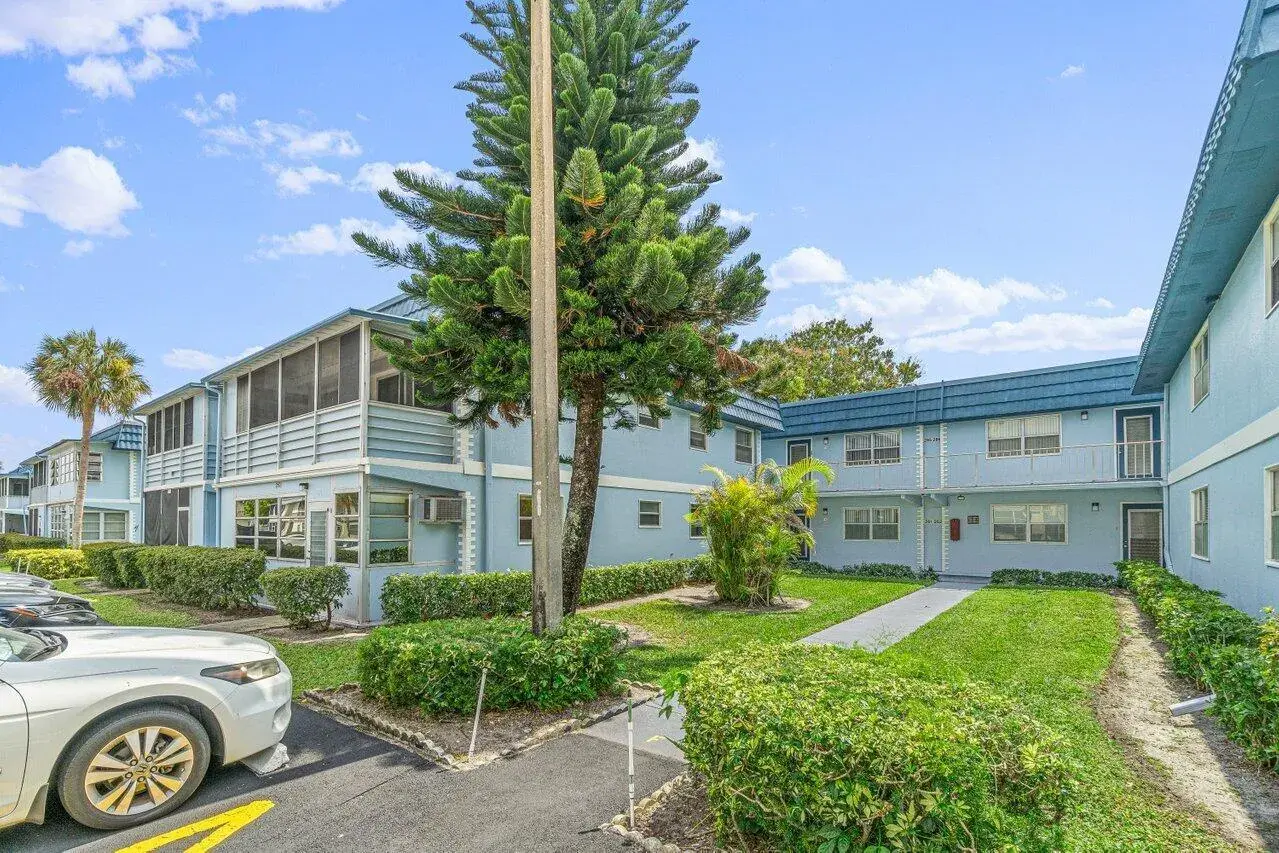 260 Brittany F, Delray Beach FL 33446 photo 5