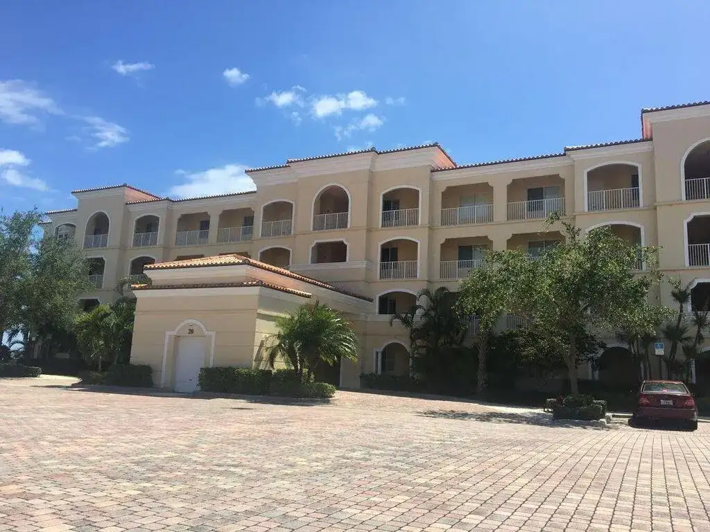 20 Harbour Isle Drive W # 106, Fort Pierce FL 34949 photo 2