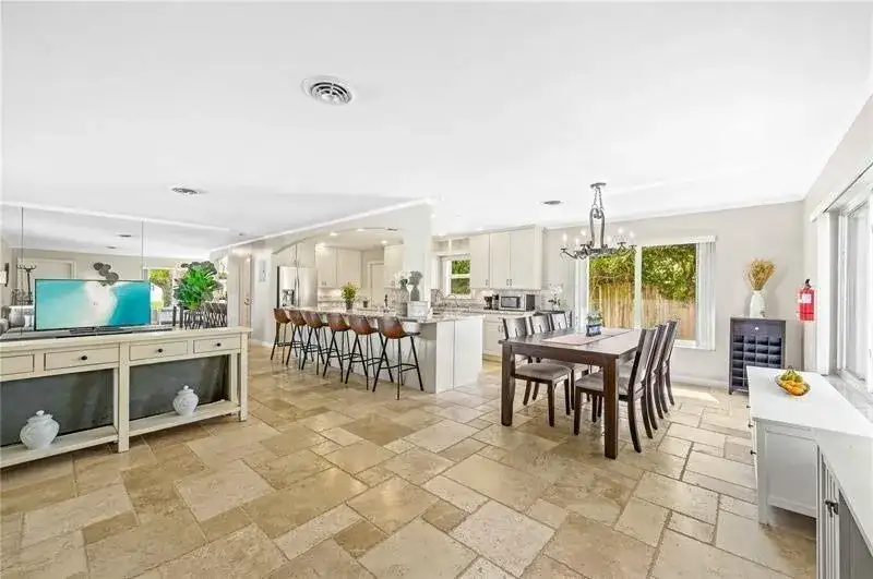 332 NW 26th Court, Wilton Manors FL 33311 photo 2